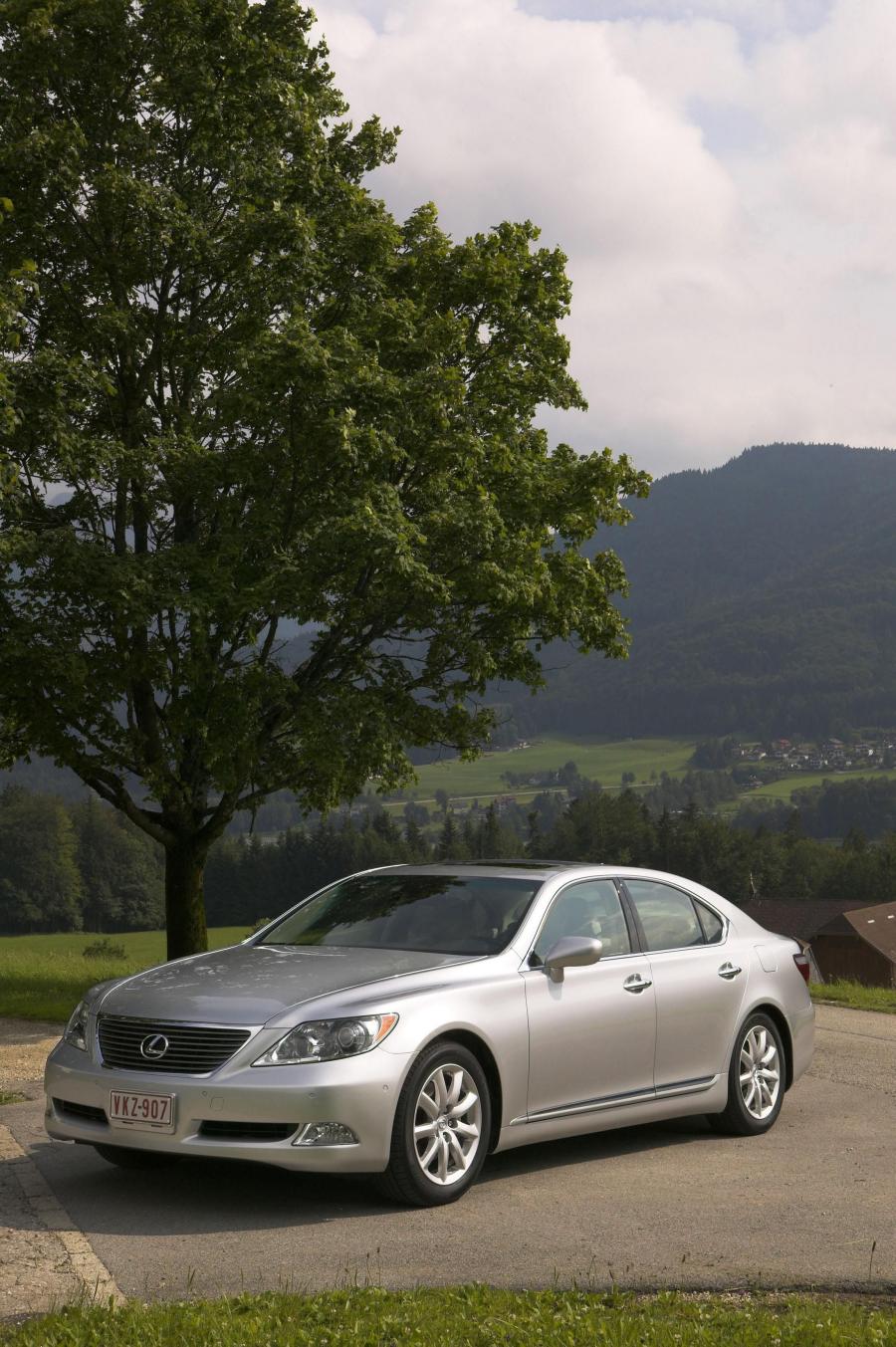  Lexus LS460 2009 года  (фото 22 из 23)